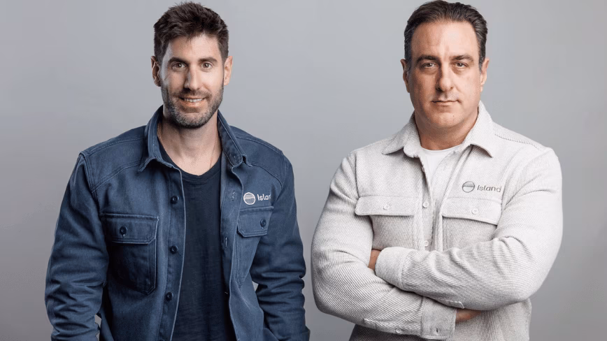 Les cofondateurs d'Island : Dan Amiga, directeur technique (à gauche), et Mike Fey, directeur général (à droite).