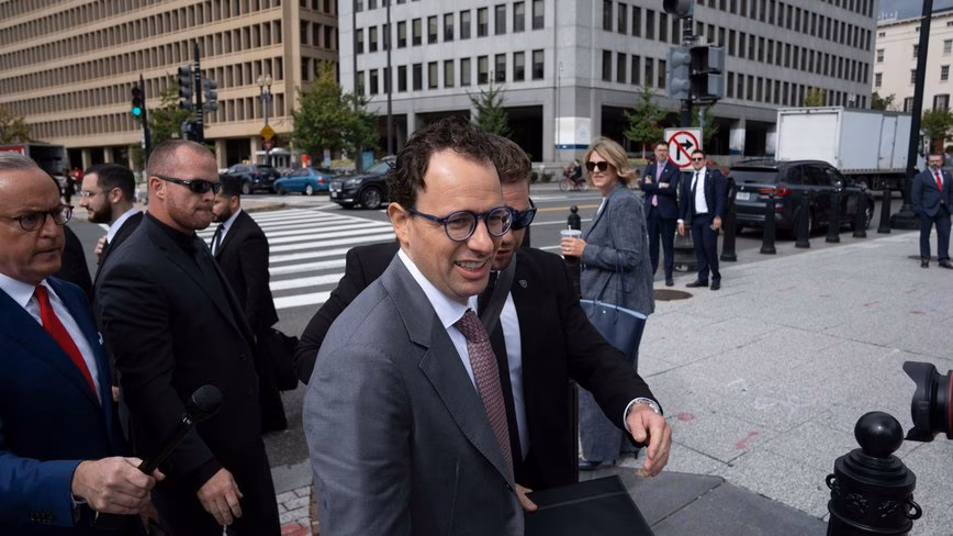 Le PDG d'Anthropic, Dario Amodei, arrive près de la Maison-Blanche pour une rencontre avec le président Donald Trump, à Washington, le 29 septembre 2026.
