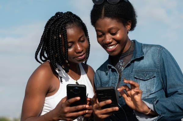 Orange s'allie à ReelShort pour enrichir sa Super-App Max it d'un catalogue de micro-dramas