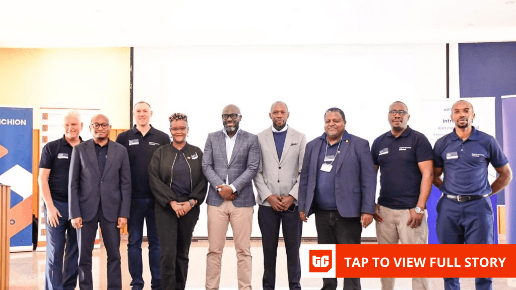 Les équipes de Kenswitch, TAI Fintech et Stanchion Payments lors de l'événement de lancement à l'université Strathmore, au Kenya.