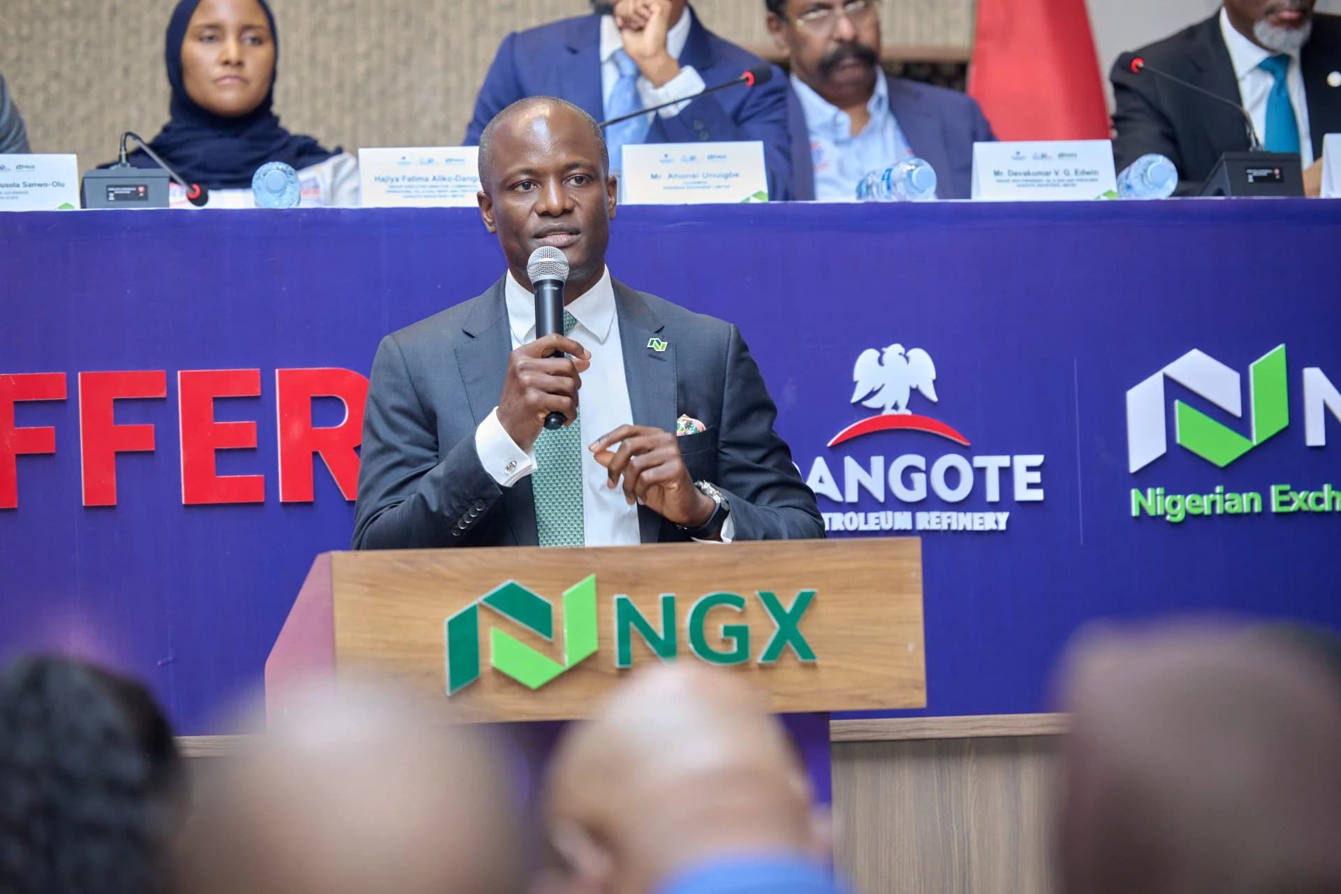 Temi Popoola, directeur général de NGX Group plc, s'exprimant lors du premier jour de l'introduction en bourse de Dangote Refinery au NGX Group à Marina, Lagos, Nigeria, le 14 septembre 2026
