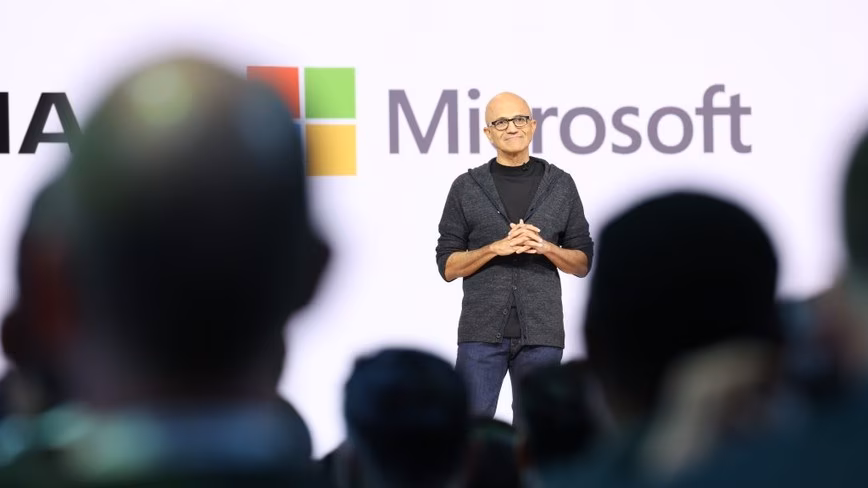 Le président-directeur général de Microsoft, Satya Nadella, sur scène lors de Microsoft Build 2026 à San Francisco. Photo de Dan DeLong.