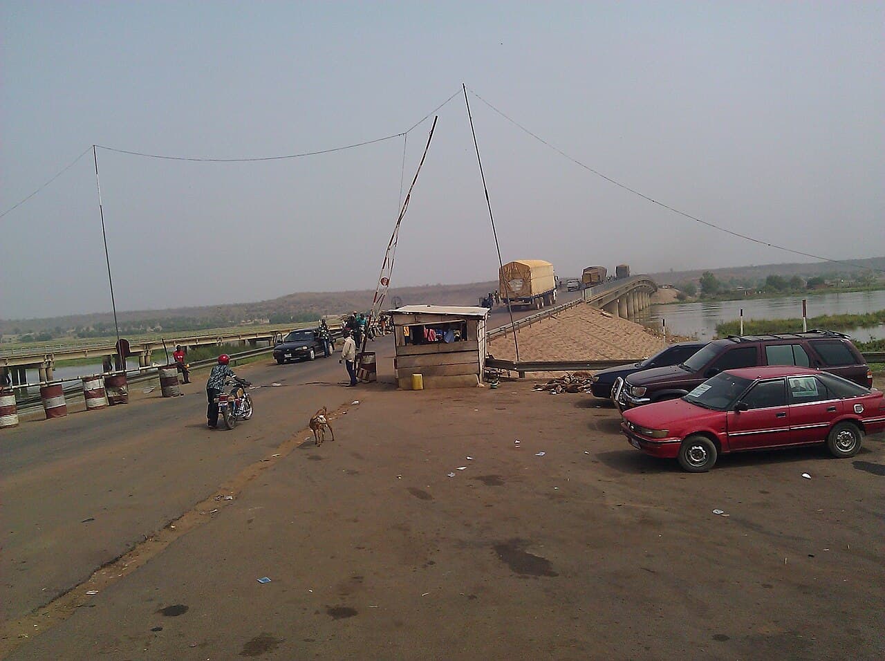 File:The border crossing into Benin from Niger (5488529569).jpg